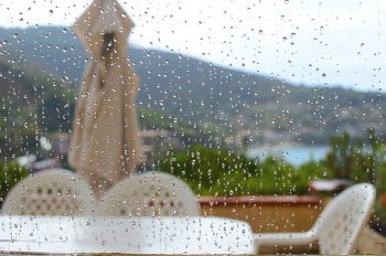 自然派ワイン　名古屋　雨