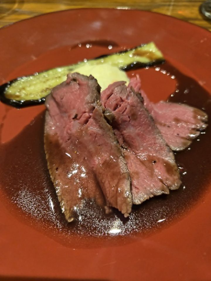 **Viande**
黒毛和牛のロースト
マディラソース