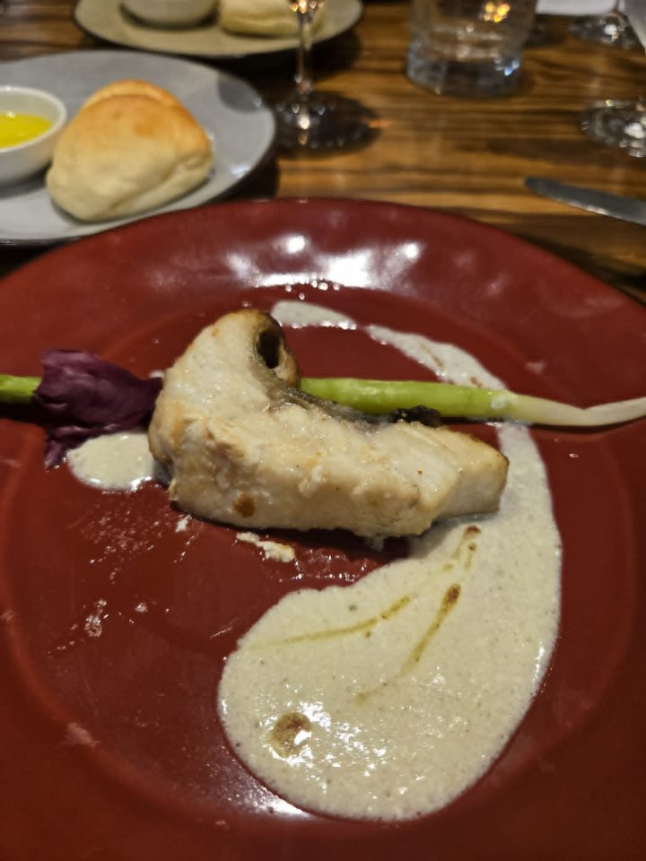 **Poisson**
本日の鮮魚のポワレ
ヴァン・ブランソース レモン風味